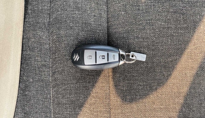 2016 Maruti Swift Dzire ZXI, CNG, Manual, 78,182 km, Key Close Up