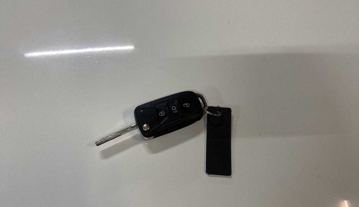 2022 Tata NEXON XM PETROL, Petrol, Manual, 39,217 km, Lock system - Remote key minor damage