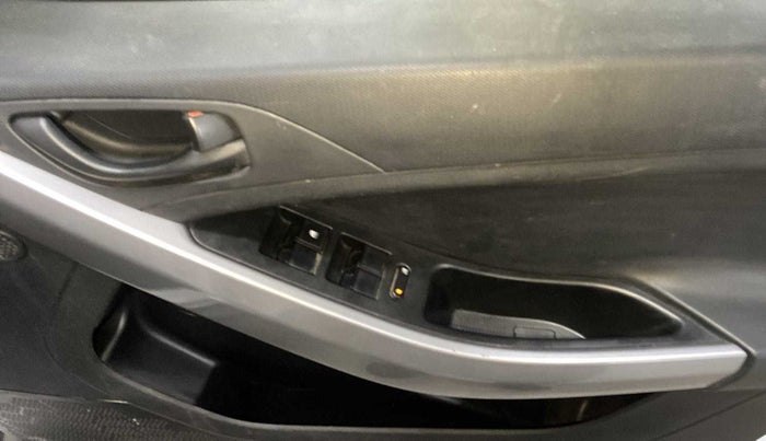 2022 Tata NEXON XM PETROL, Petrol, Manual, 39,217 km, Driver Side Door Panels Control