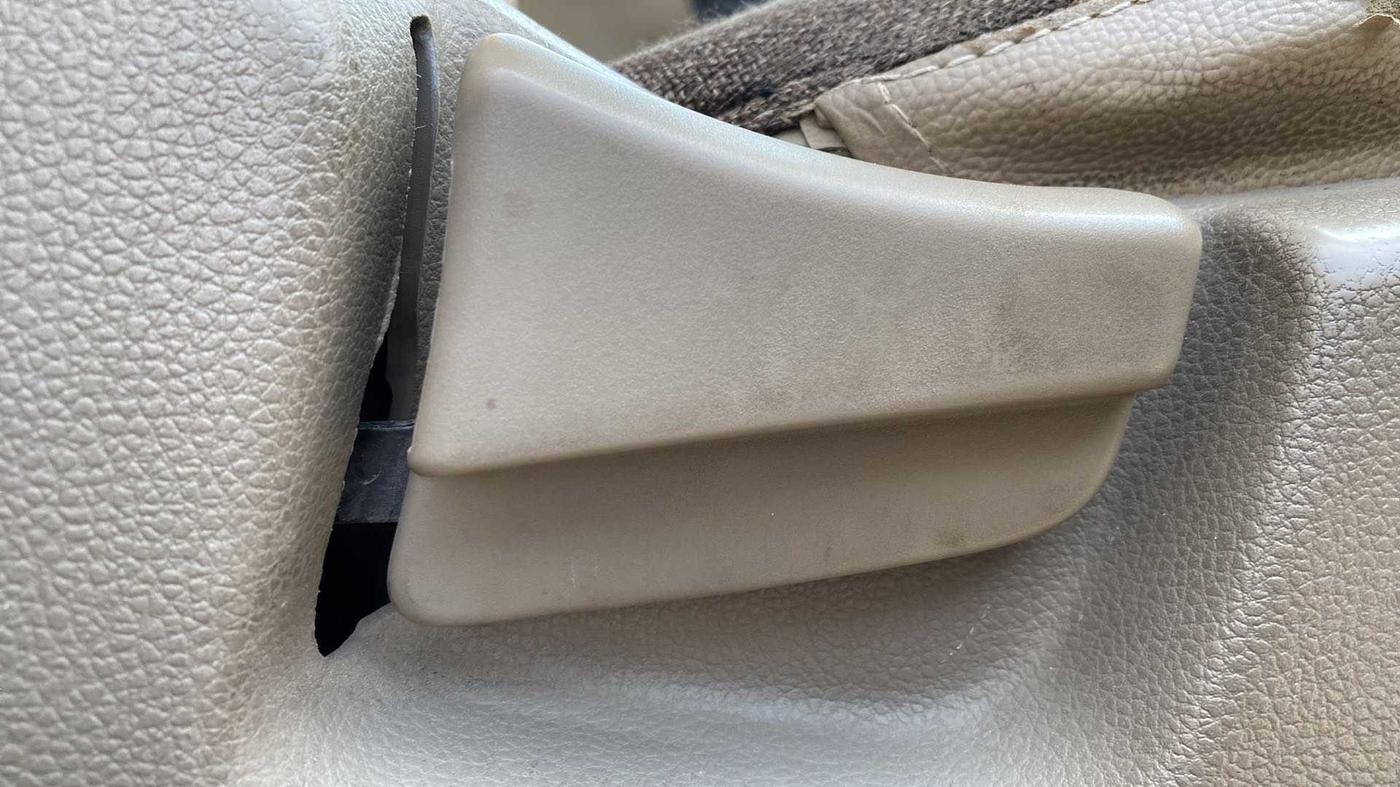 2020 Mahindra TUV300 T4 PLUS, Diesel, Manual, 72,942 km, Driver Side Adjustment Panel
