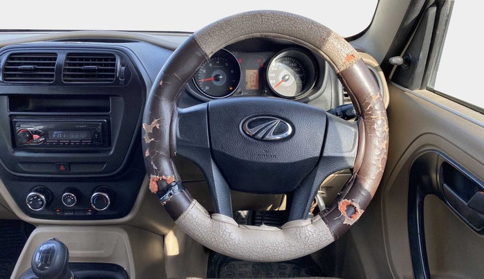 2020 Mahindra TUV300 T4 PLUS, Diesel, Manual, 72,942 km, Steering Wheel Close Up