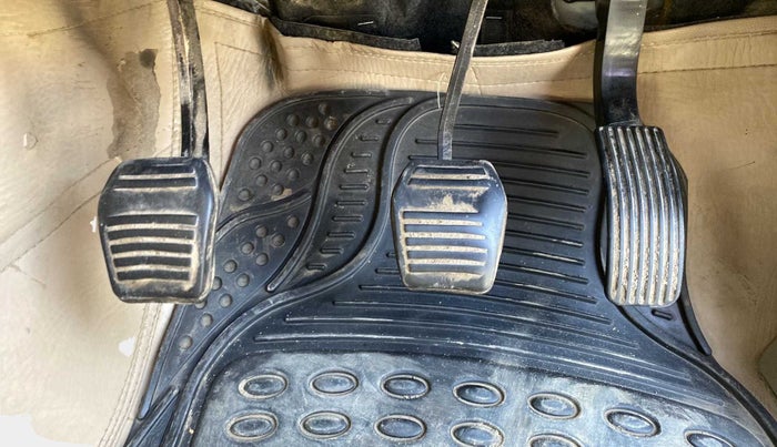 2020 Mahindra TUV300 T4 PLUS, Diesel, Manual, 72,942 km, Pedals