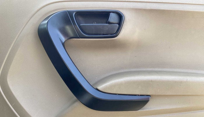 2020 Mahindra TUV300 T4 PLUS, Diesel, Manual, 72,942 km, Driver Side Door Panels Control