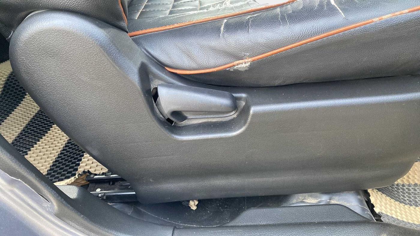 2018 Maruti Wagon R 1.0 VXI AMT, CNG, Automatic, 83,892 km, Driver Side Adjustment Panel