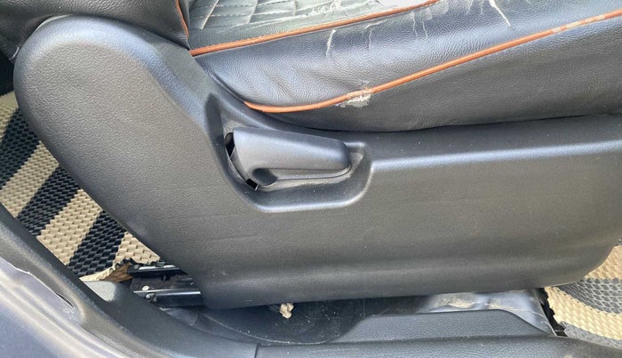 2018 Maruti Wagon R 1.0 VXI AMT, CNG, Automatic, 83,892 km, Driver Side Adjustment Panel