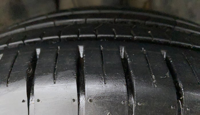 2022 Tata PUNCH ACCOMPLISHED DAZZLE PACK AMT, Petrol, Automatic, 14,494 km, Right Front Tyre Tread