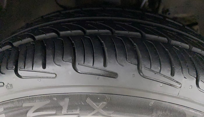 2017 Tata Tiago XZ PETROL, Petrol, Manual, 1,20,924 km, Right Front Tyre Tread