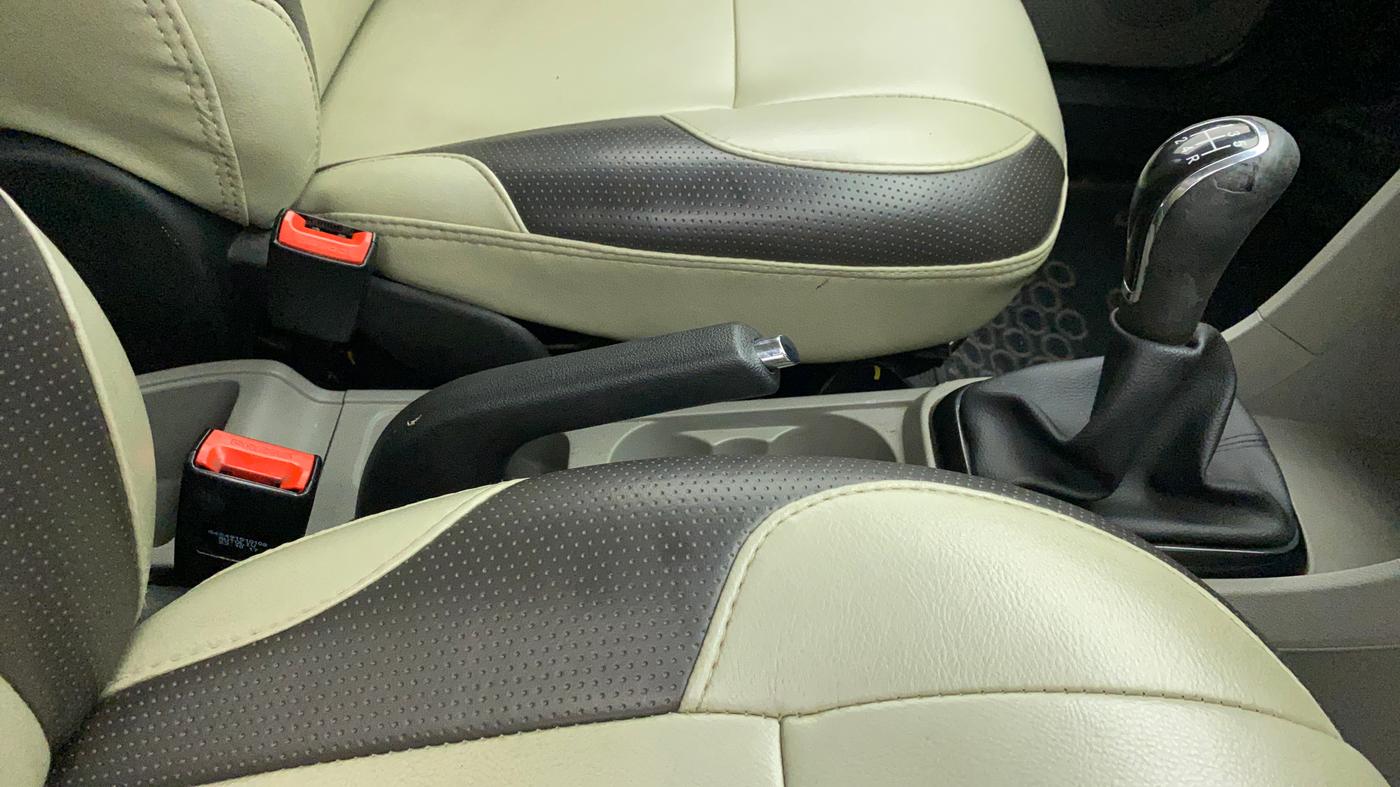 2017 Tata Tiago XZ PETROL, Petrol, Manual, 1,20,924 km, Gear Lever