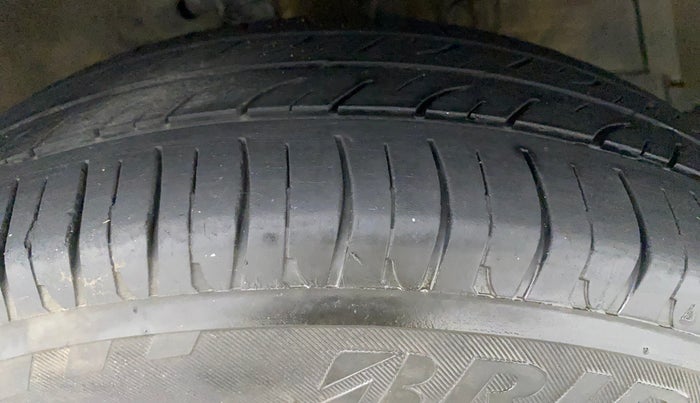 2016 Maruti Swift Dzire VXI, Petrol, Manual, 88,886 km, Right Front Tyre Tread