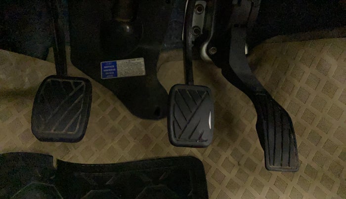2016 Maruti Swift Dzire VXI, Petrol, Manual, 88,886 km, Pedals