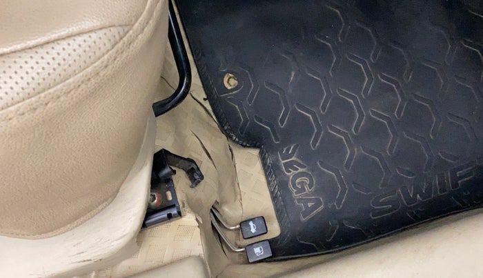 2016 Maruti Swift Dzire VXI, Petrol, Manual, 88,886 km, Flooring - Carpet is minor damage
