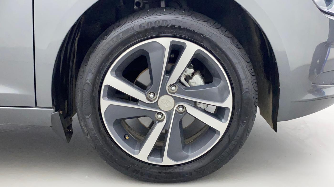 2022 Tata ALTROZ XZA PLUS, Petrol, Automatic, 5,922 km, Right Front Wheel