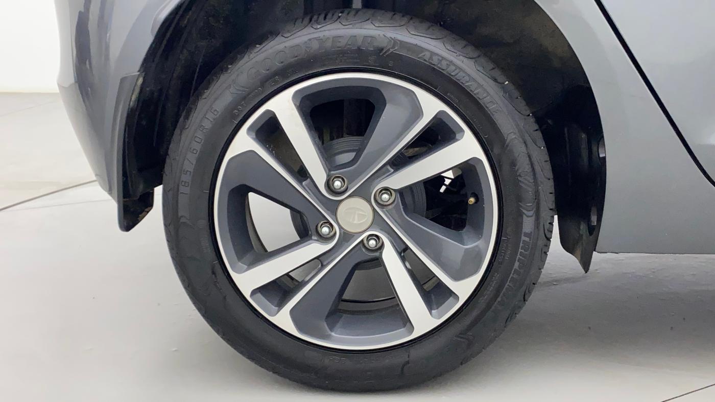2022 Tata ALTROZ XZA PLUS, Petrol, Automatic, 5,922 km, Right Rear Wheel