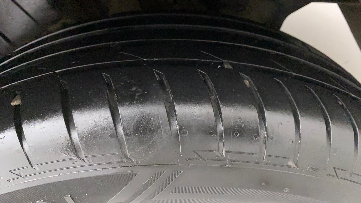 2018 Maruti Dzire ZDI, Diesel, Manual, 71,739 km, Left Rear Tyre Tread