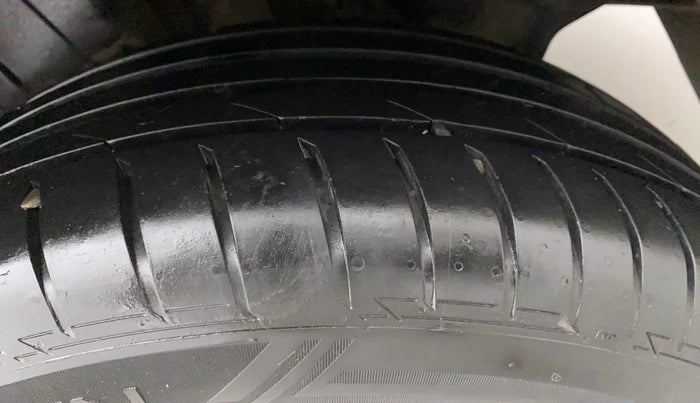 2018 Maruti Dzire ZDI, Diesel, Manual, 71,739 km, Left Rear Tyre Tread