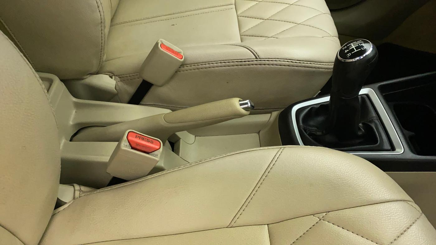 2018 Maruti Dzire ZDI, Diesel, Manual, 71,739 km, Gear Lever