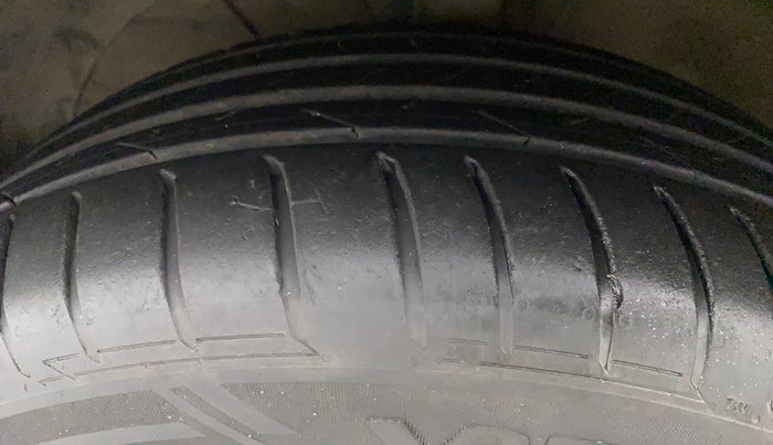 2018 Maruti Dzire ZDI, Diesel, Manual, 71,739 km, Left Front Tyre Tread