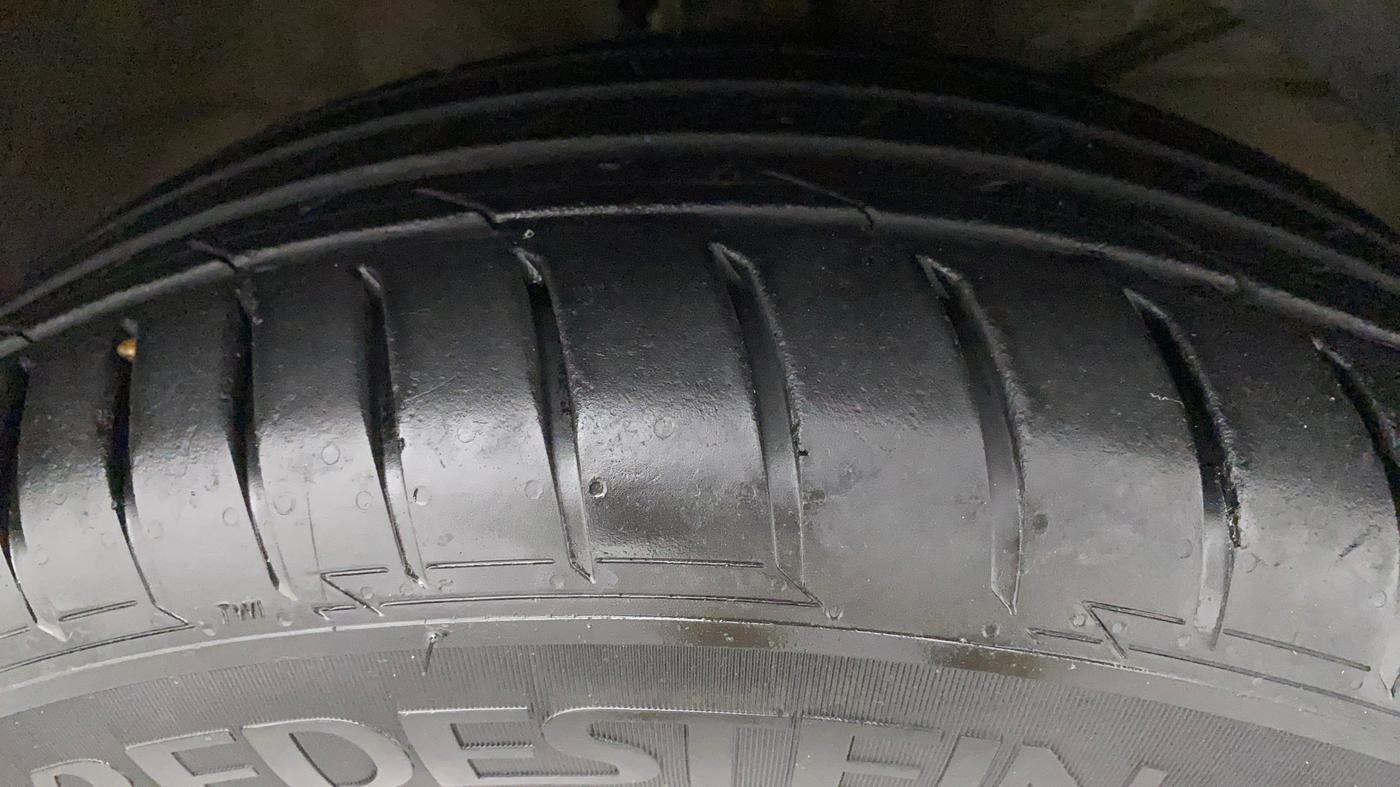 2018 Maruti Dzire ZDI, Diesel, Manual, 71,739 km, Right Front Tyre Tread