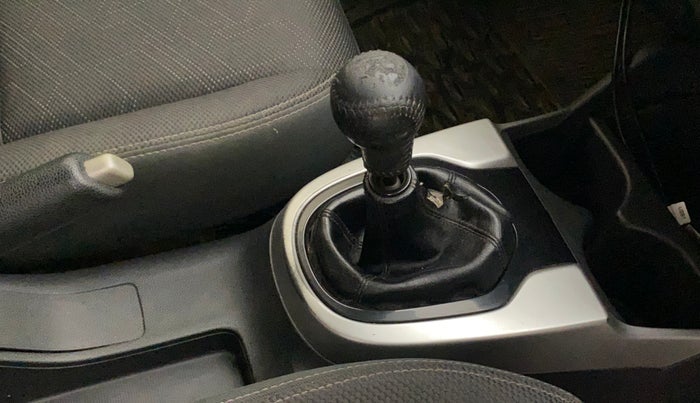 2015 Honda Jazz 1.2L I-VTEC VX, Petrol, Manual, 69,220 km, Gear lever - Boot cover slightly torn