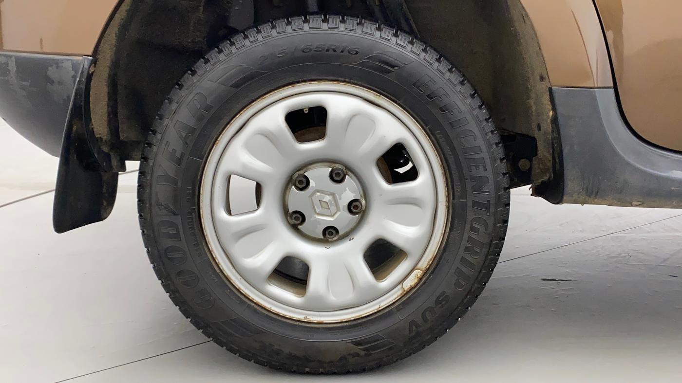 2013 Renault Duster 85 PS RXE DIESEL, Diesel, Manual, 1,16,411 km, Right Rear Wheel