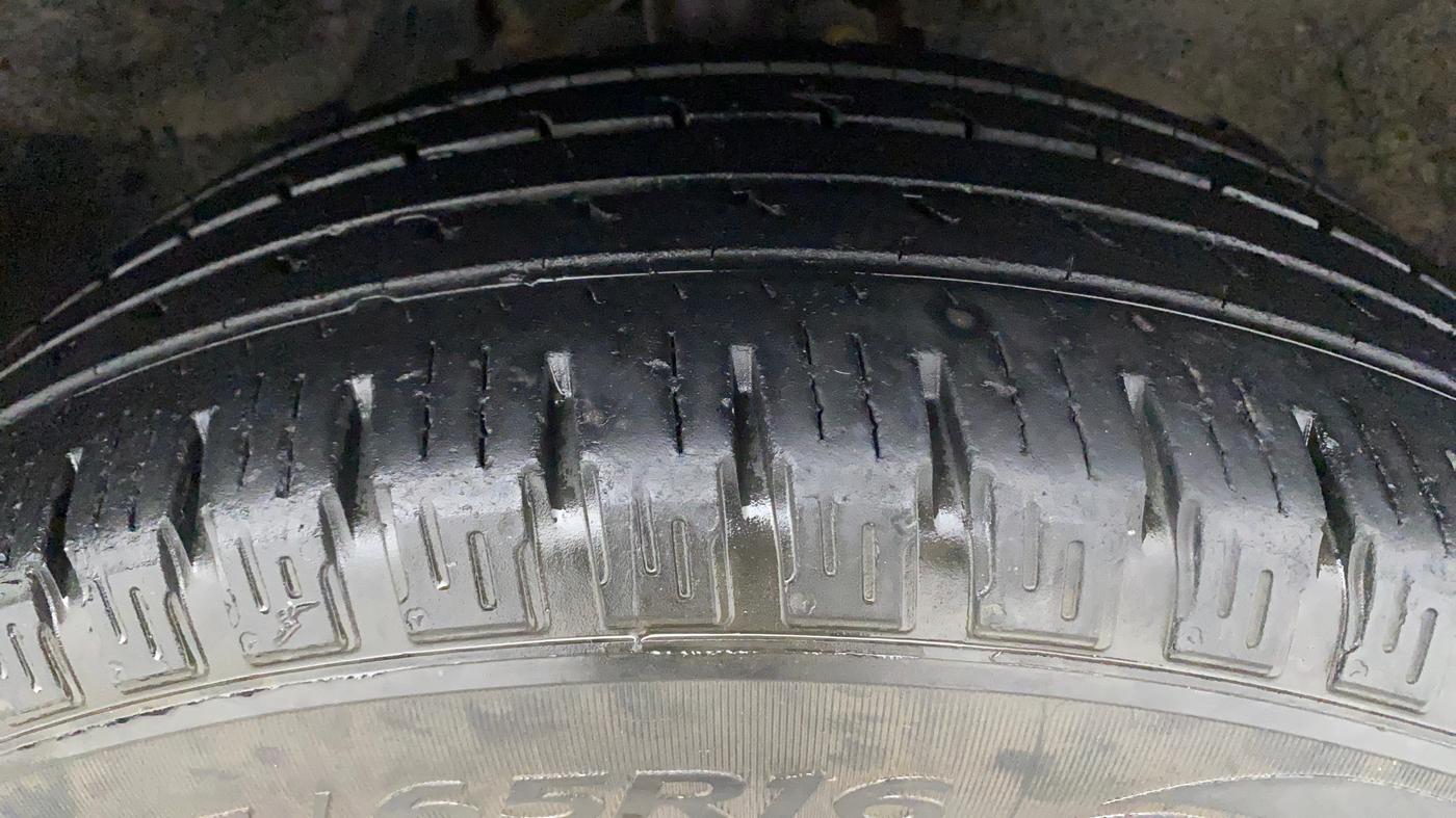 2013 Renault Duster 85 PS RXE DIESEL, Diesel, Manual, 1,16,411 km, Right Front Tyre Tread