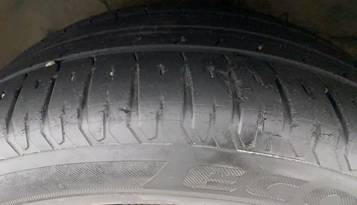 2018 Hyundai Verna 1.6 VTVT SX, Petrol, Manual, 32,248 km, Left Front Tyre Tread