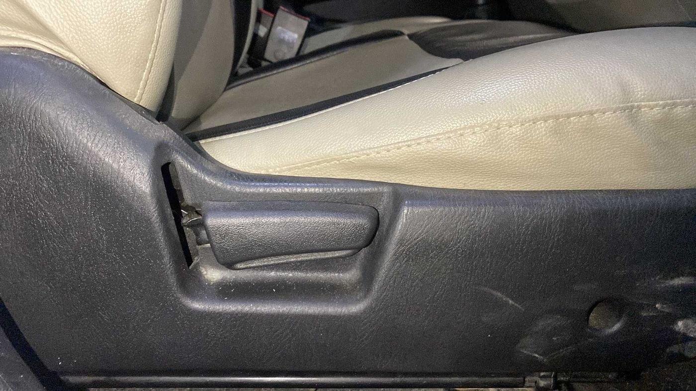 2019 Maruti Alto LXI, Petrol, Manual, 36,912 km, Driver Side Adjustment Panel