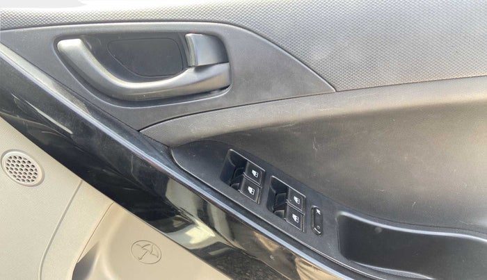 2018 Tata NEXON XM PETROL, Petrol, Manual, 42,142 km, Driver Side Door Panels Control