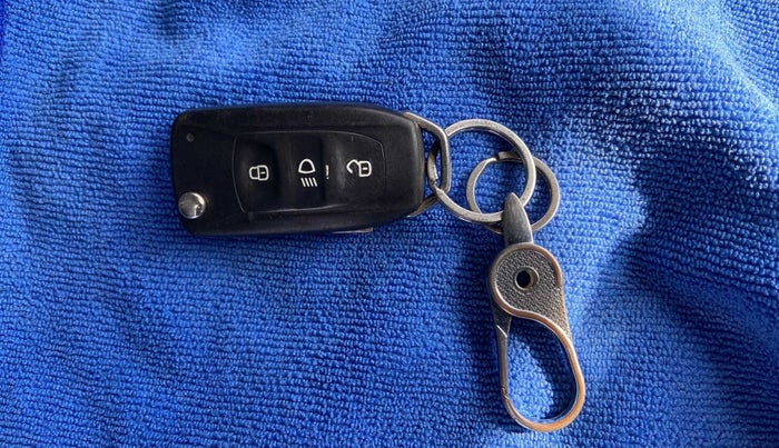 2018 Tata NEXON XM PETROL, Petrol, Manual, 42,142 km, Key Close Up