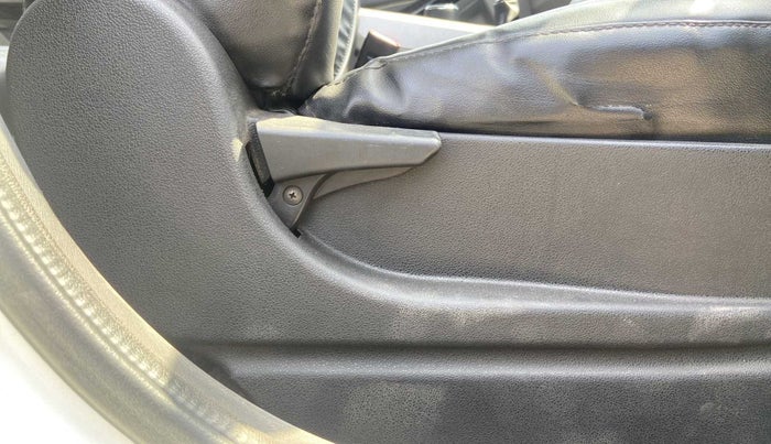 2018 Tata NEXON XM PETROL, Petrol, Manual, 42,142 km, Driver Side Adjustment Panel