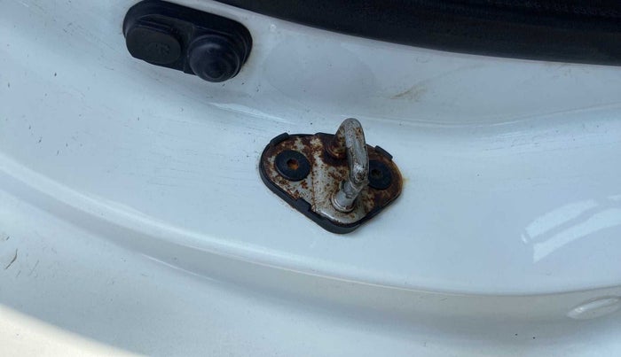 2018 Tata NEXON XM PETROL, Petrol, Manual, 42,142 km, Right C pillar - Slightly rusted