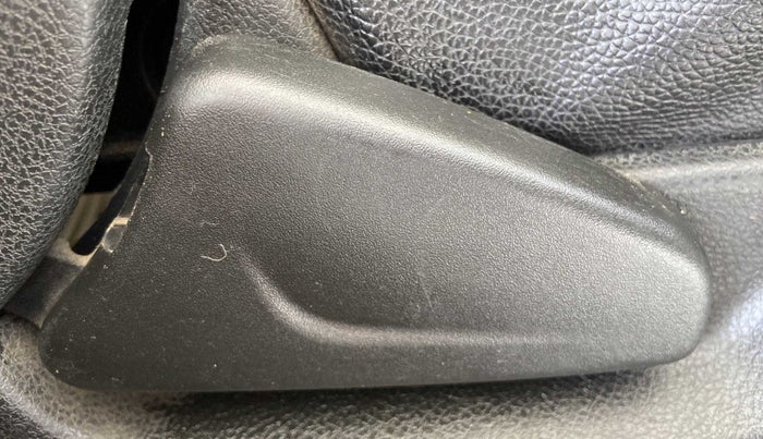 2017 Renault Kwid RXT 1.0 AMT, Petrol, Automatic, 31,341 km, Driver Side Adjustment Panel