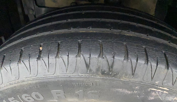 2016 Maruti Vitara Brezza ZDI, Diesel, Manual, 49,918 km, Left Front Tyre Tread