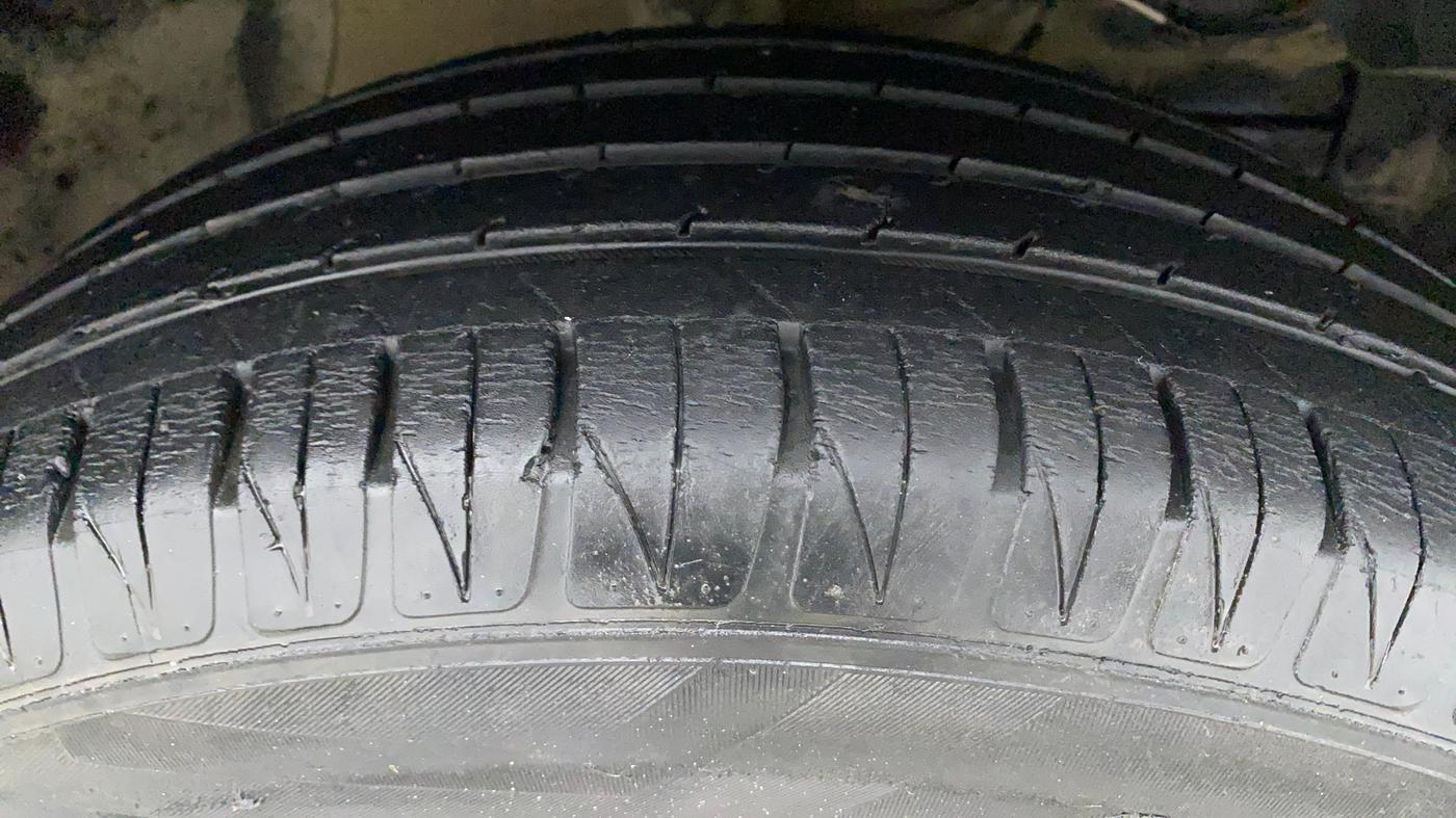 2016 Maruti Vitara Brezza ZDI, Diesel, Manual, 49,918 km, Right Front Tyre Tread