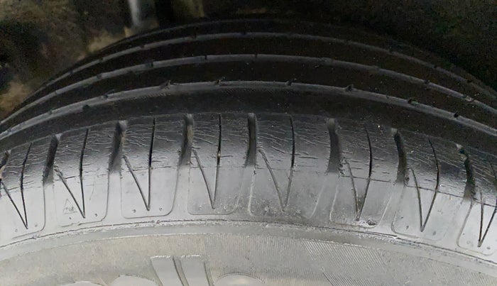 2016 Maruti Vitara Brezza ZDI, Diesel, Manual, 49,918 km, Right Rear Tyre Tread