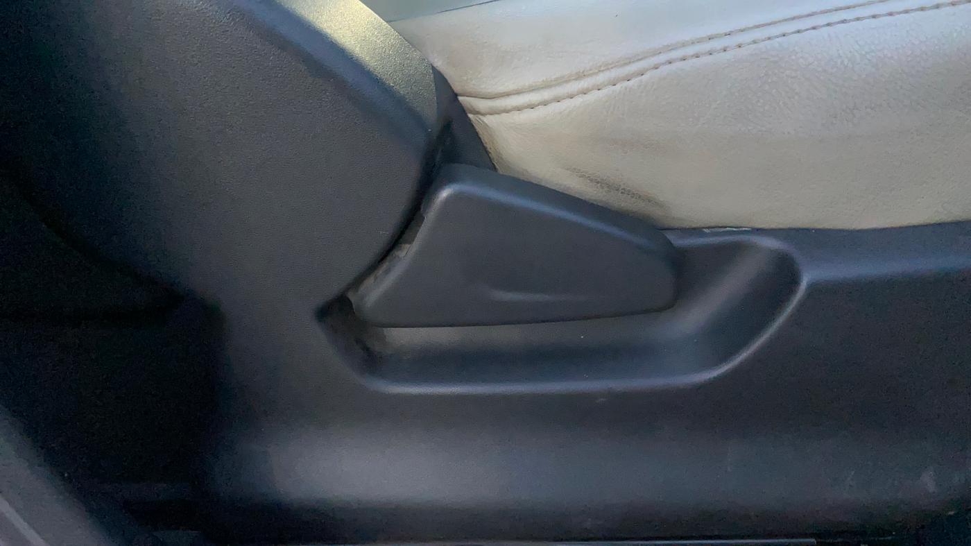 2018 Datsun Redi Go A, Petrol, Manual, 39,141 km, Driver Side Adjustment Panel