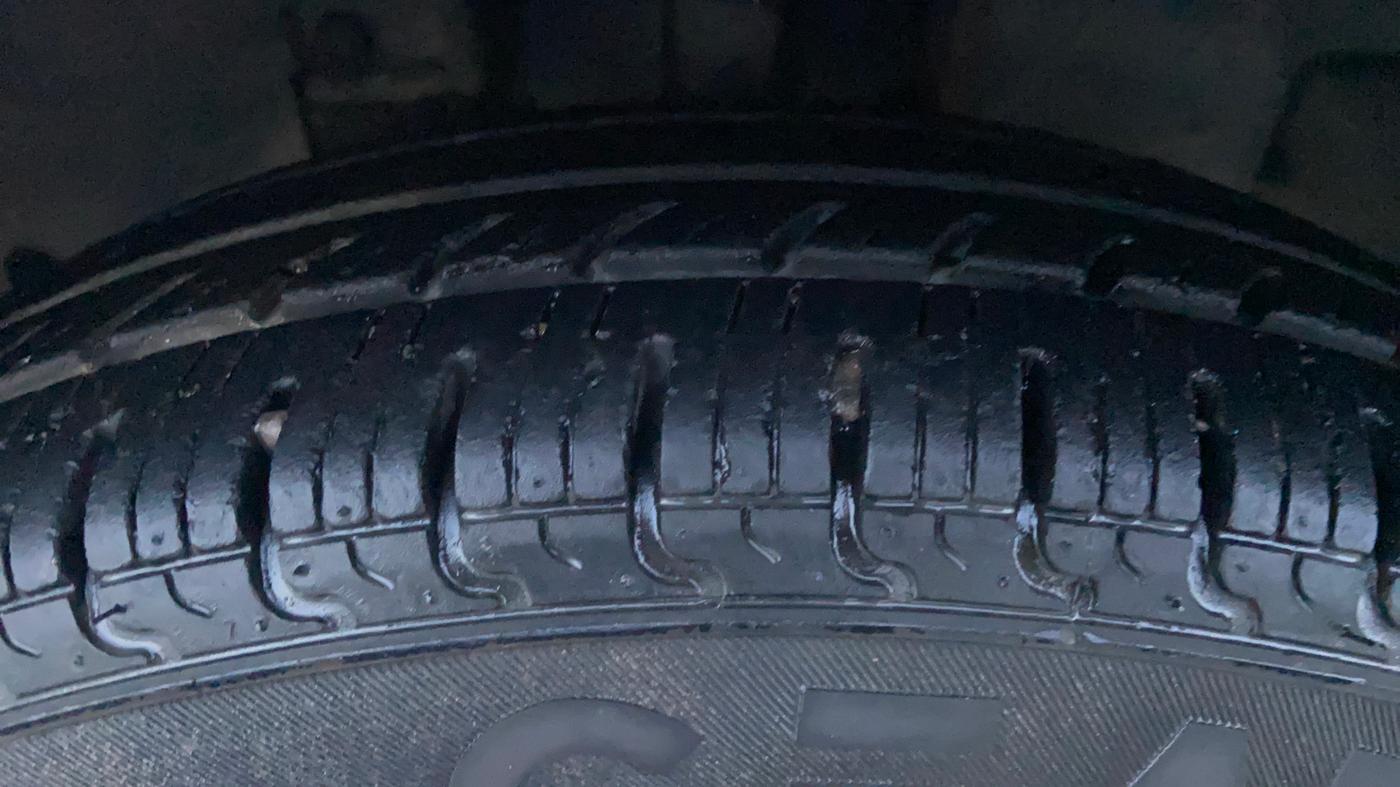 2018 Datsun Redi Go A, Petrol, Manual, 39,141 km, Left Front Tyre Tread