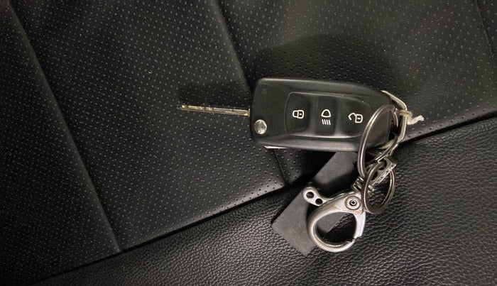 2018 Tata TIAGO NRG PETROL, Petrol, Manual, 62,322 km, Key Close Up