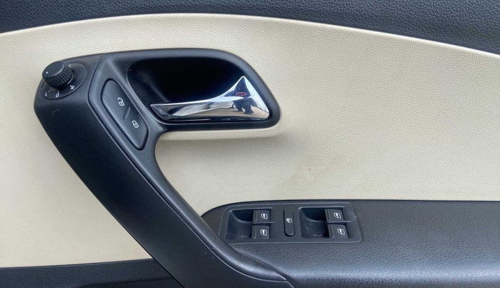 2018 Skoda Rapid STYLE 1.6 MPI AT, Petrol, Automatic, 75,922 km, Driver Side Door Panels Control