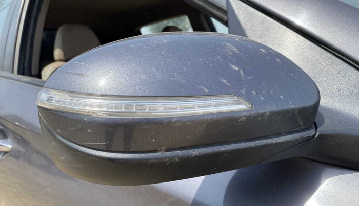 2016 Hyundai Elite i20 ASTA 1.2 (O), CNG, Manual, 1,00,785 km, Right rear-view mirror - Indicator light has minor damage