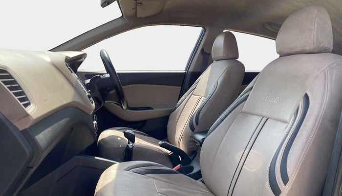 2016 Hyundai Elite i20 ASTA 1.2 (O), CNG, Manual, 1,00,785 km, Right Side Front Door Cabin