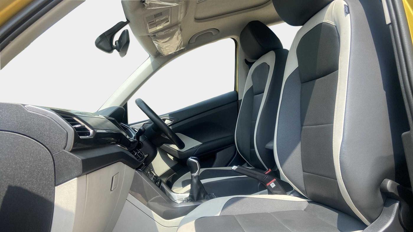 2022 Volkswagen TAIGUN TOPLINE 1.0 TSI MT, Petrol, Manual, 29,068 km, Right Side Front Door Cabin