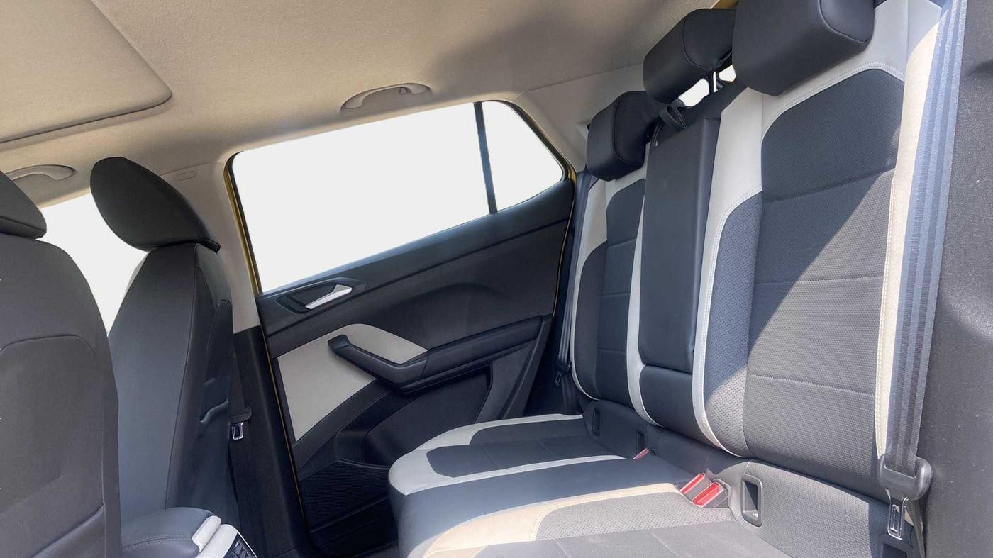 2022 Volkswagen TAIGUN TOPLINE 1.0 TSI MT, Petrol, Manual, 29,068 km, Right Side Rear Door Cabin