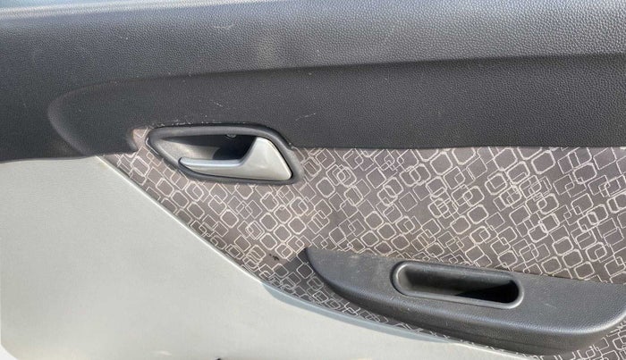 2016 Maruti Alto 800 LXI, Petrol, Manual, 68,991 km, Driver Side Door Panels Control