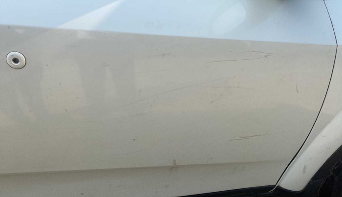 2019 Mahindra XUV500 W7, Diesel, Manual, 48,277 km, Driver-side door - Minor scratches