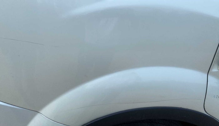 2019 Mahindra XUV500 W7, Diesel, Manual, 48,277 km, Right quarter panel - Minor scratches
