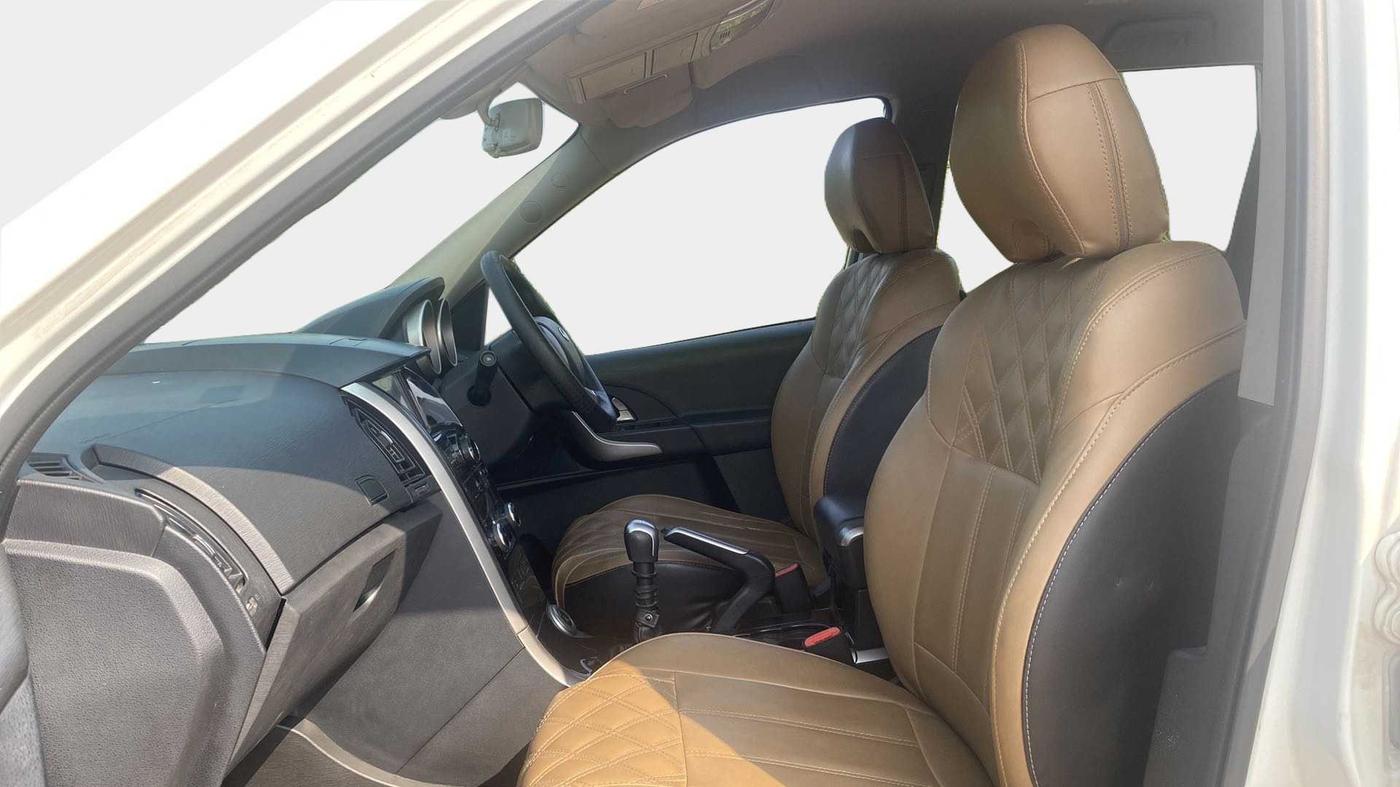 2019 Mahindra XUV500 W7, Diesel, Manual, 48,277 km, Right Side Front Door Cabin