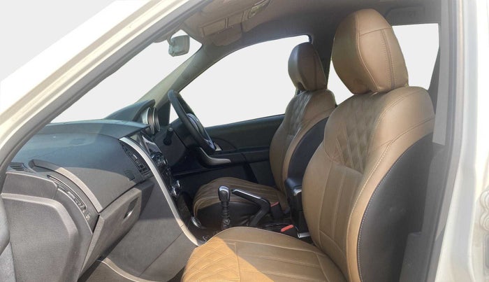 2019 Mahindra XUV500 W7, Diesel, Manual, 48,277 km, Right Side Front Door Cabin