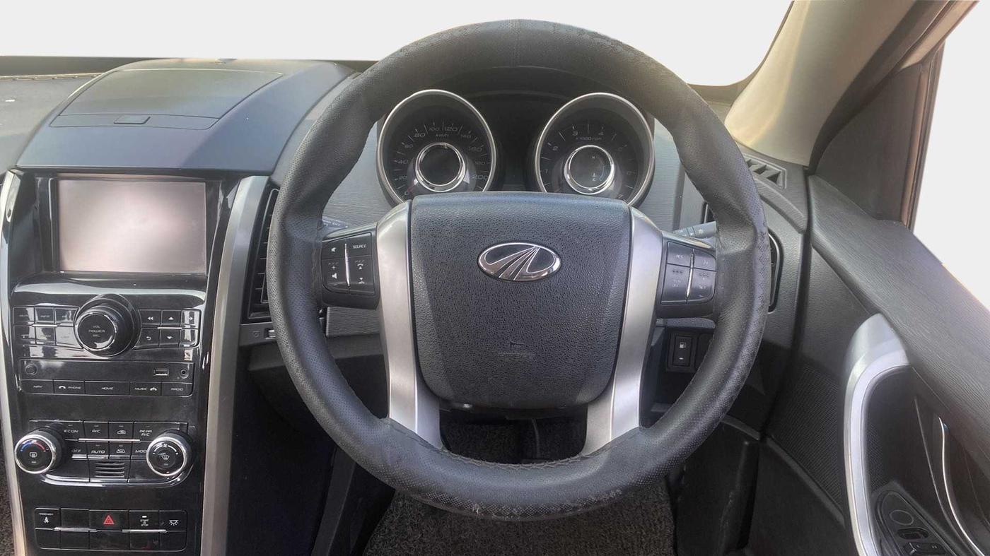 2019 Mahindra XUV500 W7, Diesel, Manual, 48,277 km, Steering Wheel Close Up