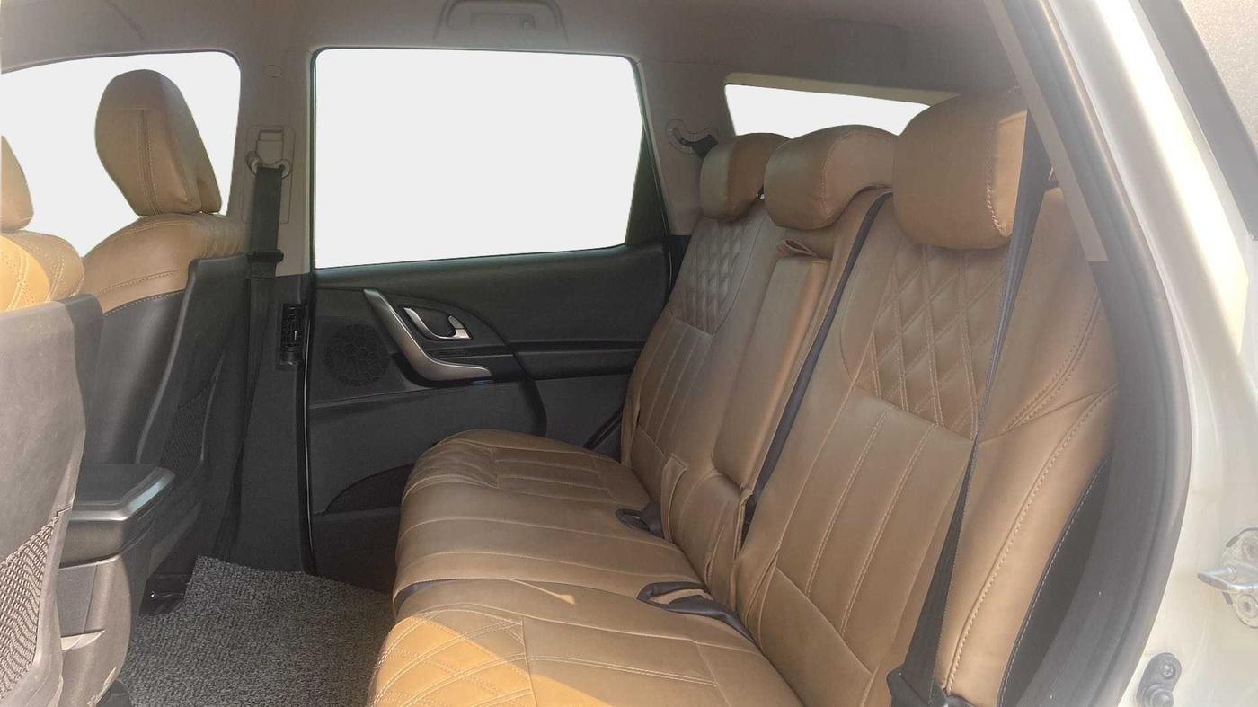 2019 Mahindra XUV500 W7, Diesel, Manual, 48,277 km, Right Side Rear Door Cabin